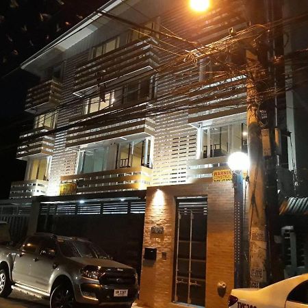 Burgos Hub Hostel Pasay Exteriör bild