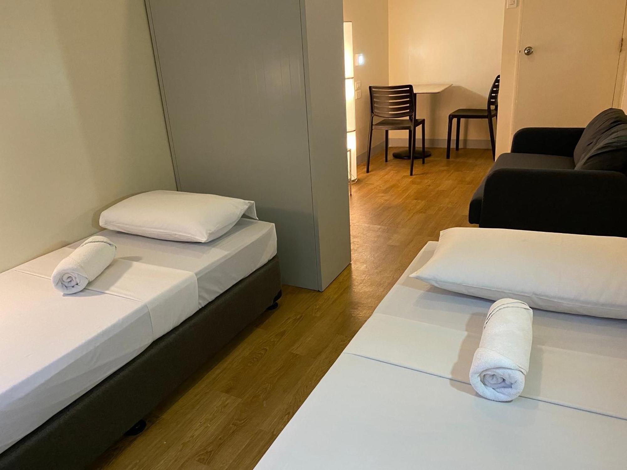 Burgos Hub Hostel Pasay Exteriör bild